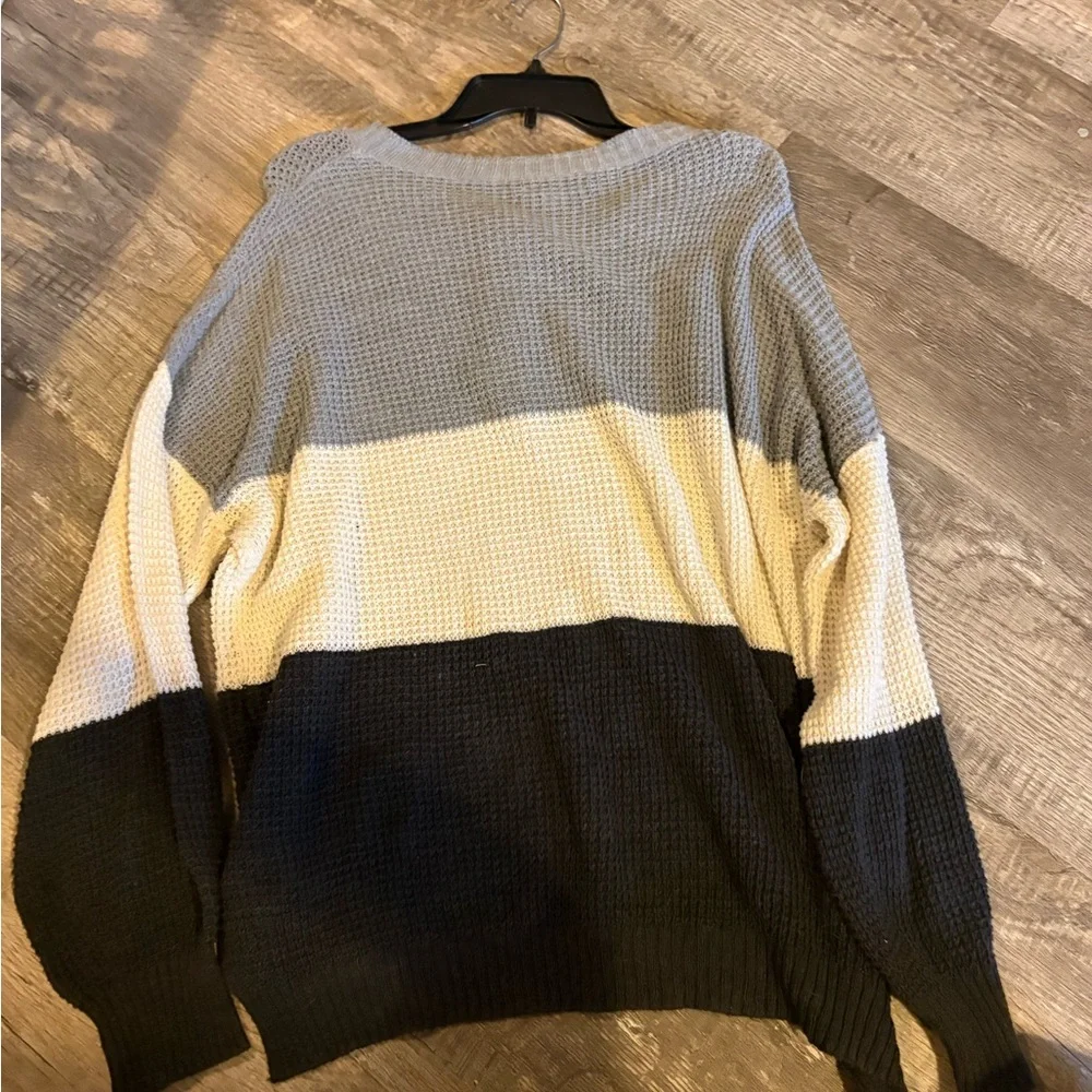 Sweater/Henley Top - Picture 4 of 4